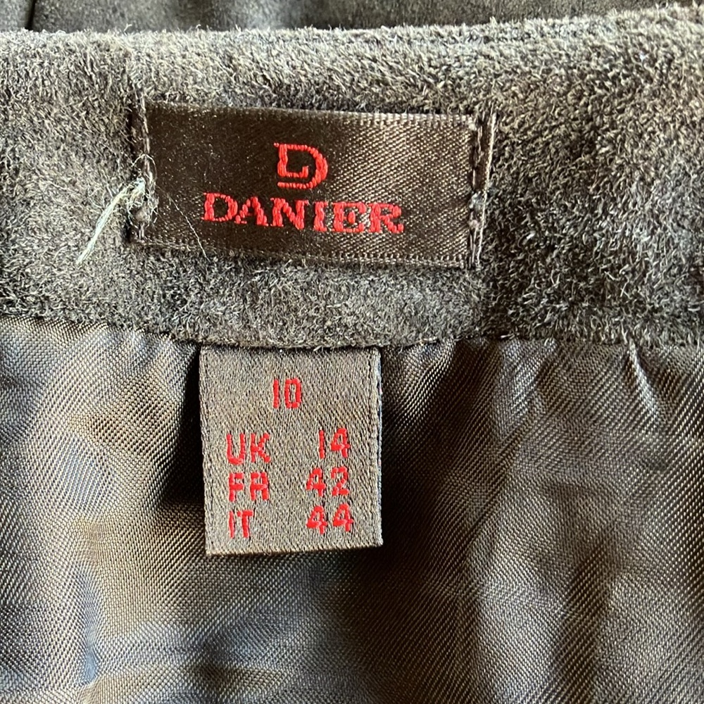 Washable Suede Danier pleated skirt - Picture 4 of 5